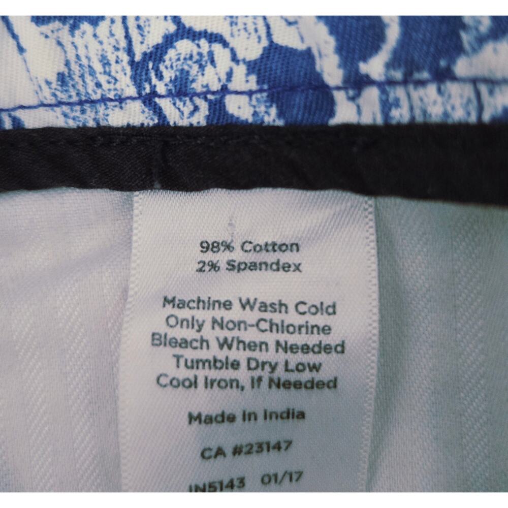 Talbots "The Perfect Short" Bermuda Cobalt Blue/White Elephant Print Size: 4 - Picture 8 of 9